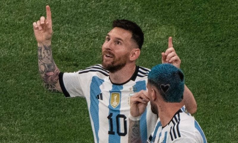 Tại sao Messi lại có biệt danh bọ chét trong bóng đá?